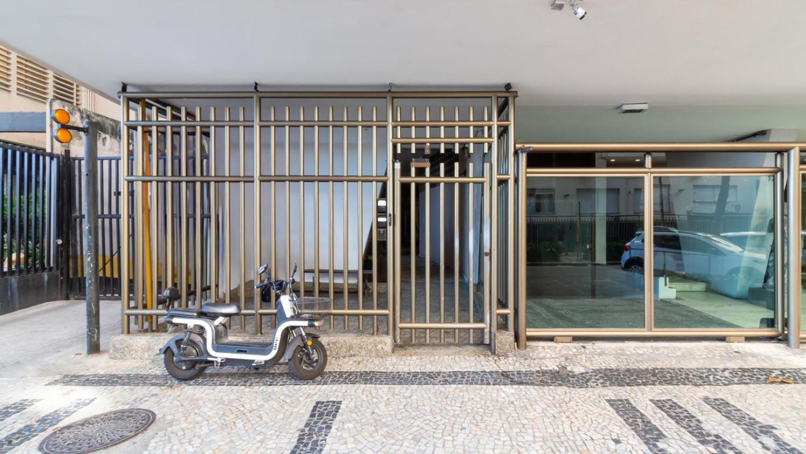 Apto A Poucos Passos Da De Copacabana *